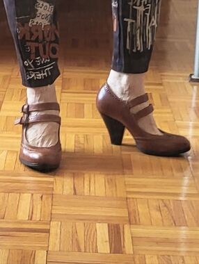 Børn Brown Double-Strap Mary Jane Heels